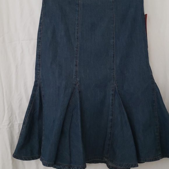 Women's Denim Flared Skirt - Picture 3 of 4